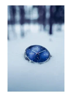 Adventurister Blue-rannekello, musta poronnahkaranneke