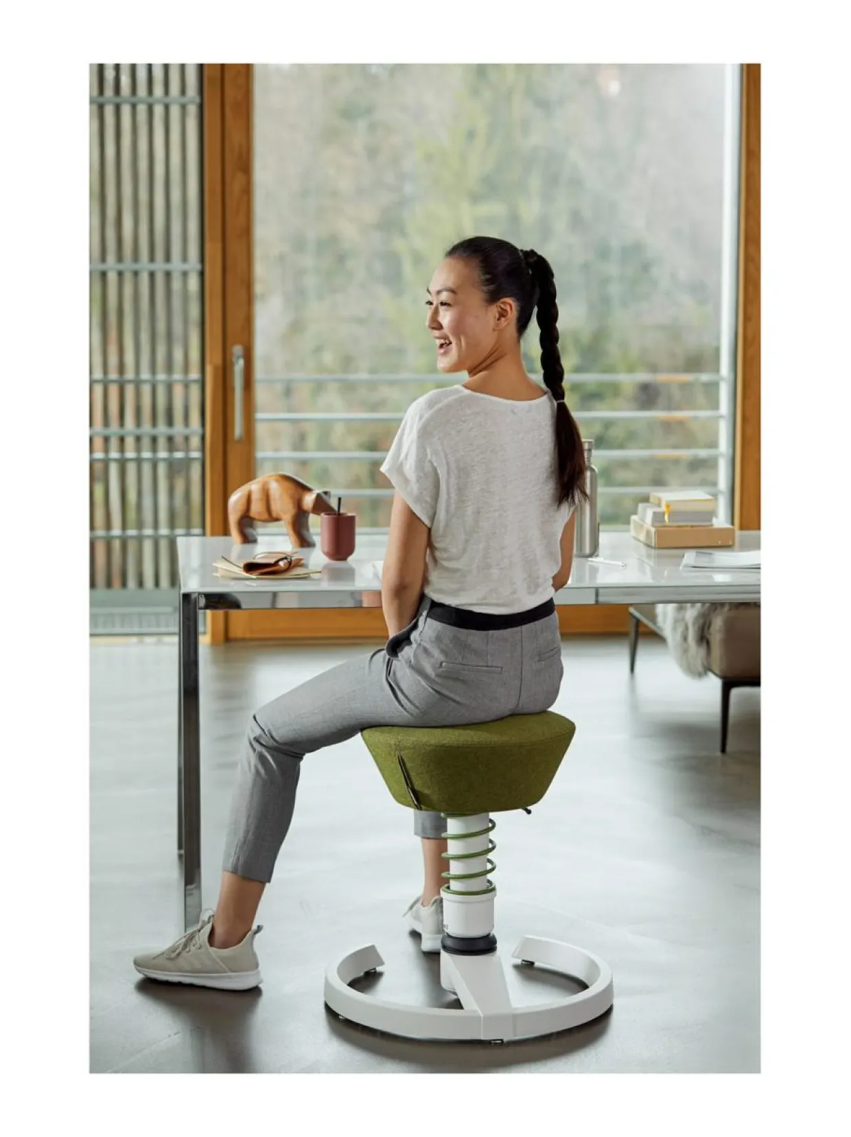 Aeris Swopper työtuoli, musta keinonahka