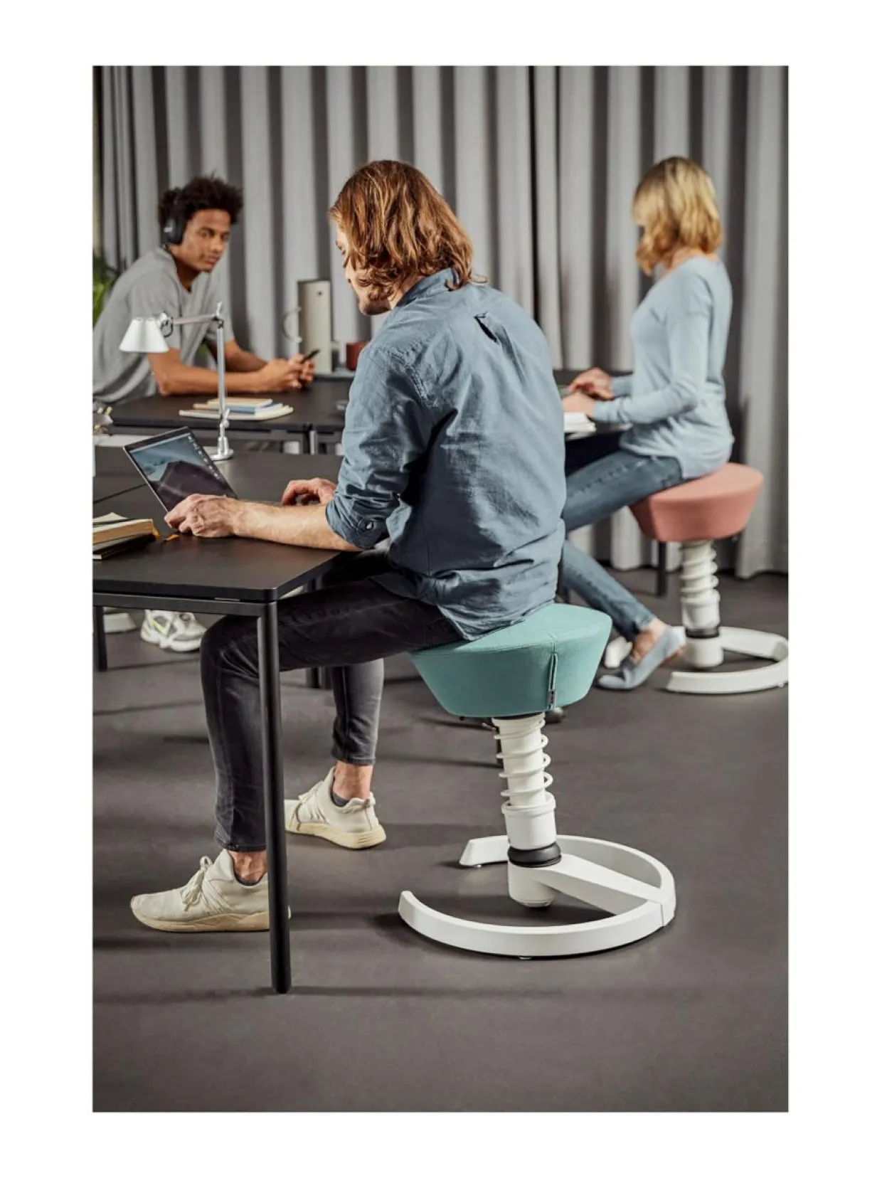 Aeris Swopper työtuoli, musta keinonahka