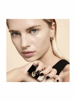 All Hours foundation -meikkivoide