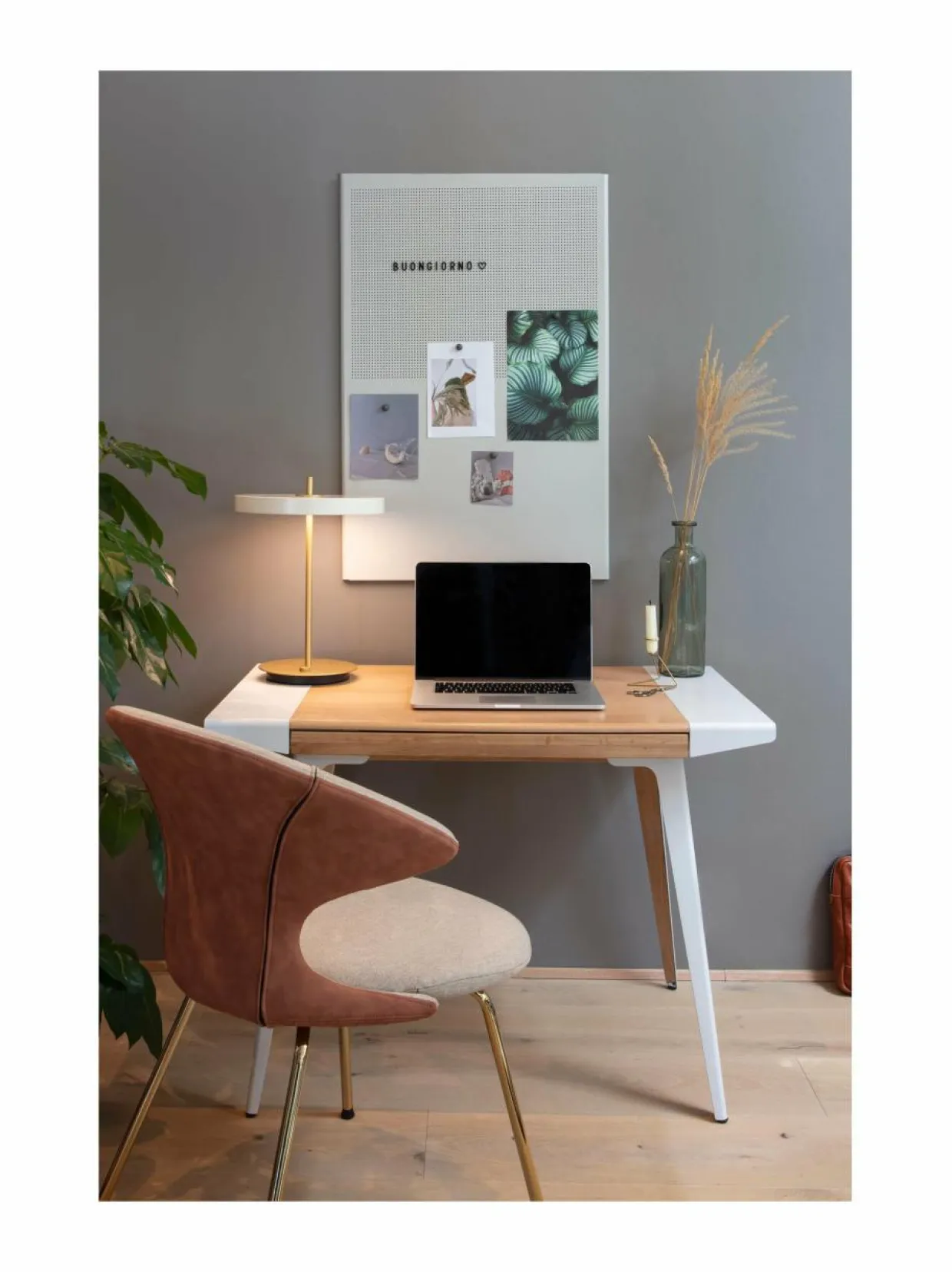 Asteria-pöytävalaisin