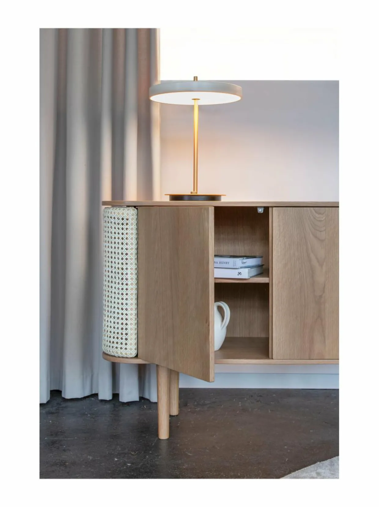 Asteria-pöytävalaisin