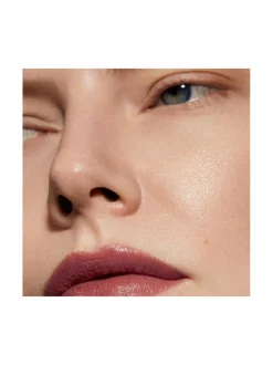 Dazzle Nights Satin Shine -huulipuna 3.8 g