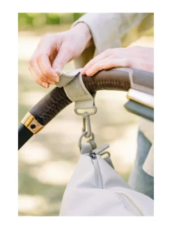 Done by Deer hoitolaukku aisaan