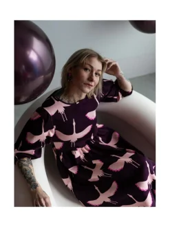 Elisabet mekko, Rising Crane