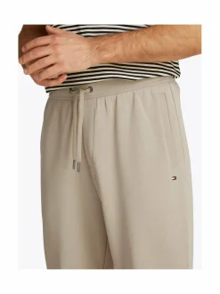 Essential Intechno -joggerit