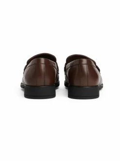 Fringe-nahkaloaferit