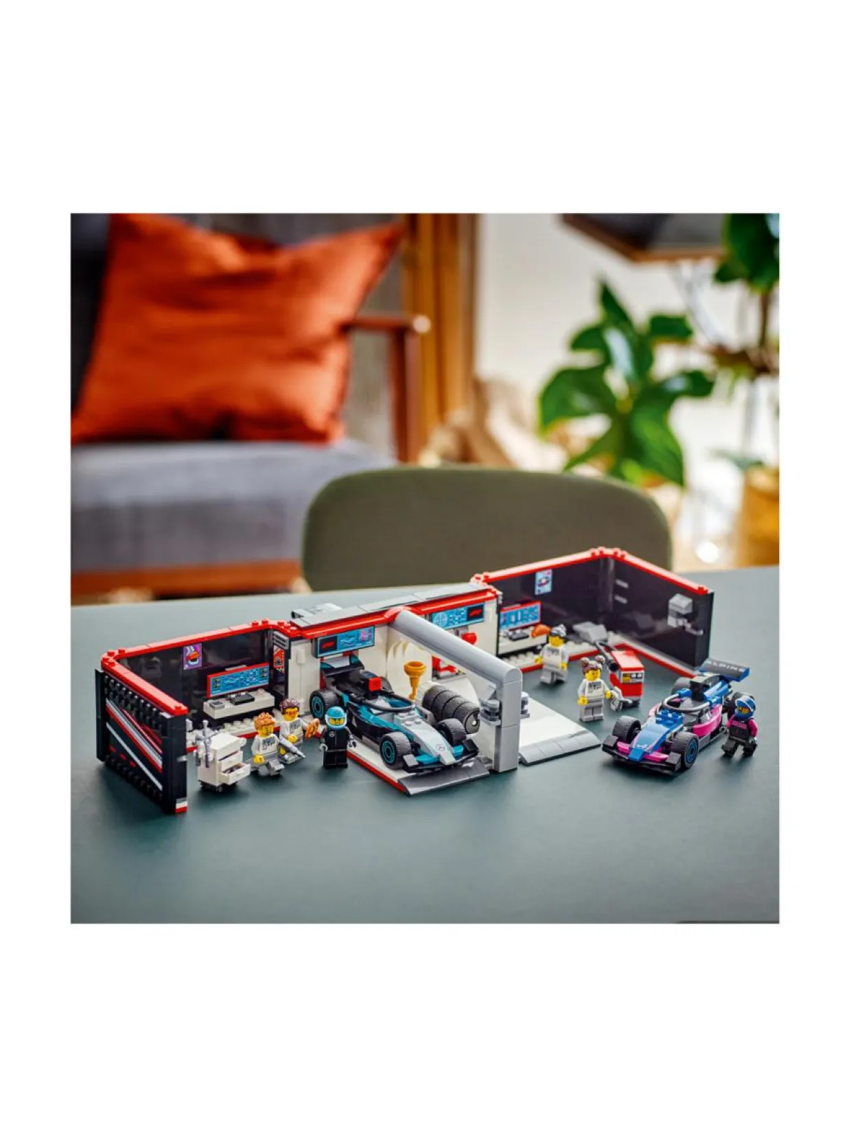 LEGO City F1®-talli ja Mercedes-AMG‑ ja Alpine-autot 60444