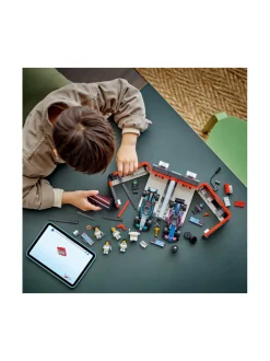 LEGO City F1®-talli ja Mercedes-AMG‑ ja Alpine-autot 60444