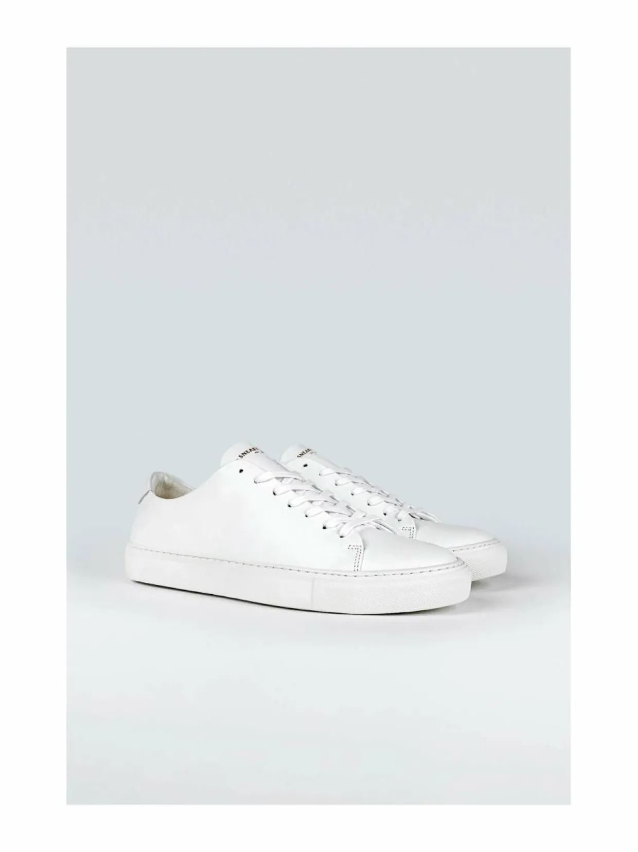 Moore-nahkasneakerit