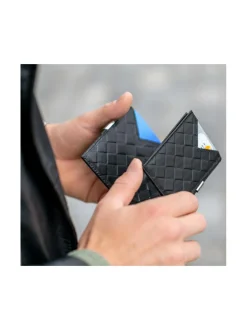 Nahkalompakko, Black Chess