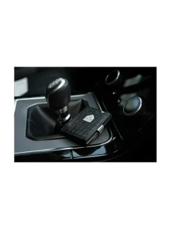 Nahkalompakko, Caiman Black