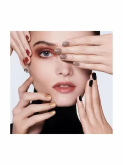 Nail Glow -kaunistava kynsilakka