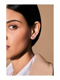 Pearl Logo -nappikorvakorut