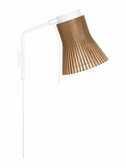 Petite walnut -varrellinen seinävalaisin