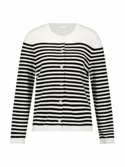 Raidallinen neuletakki