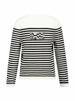 Raidallinen neuletakki