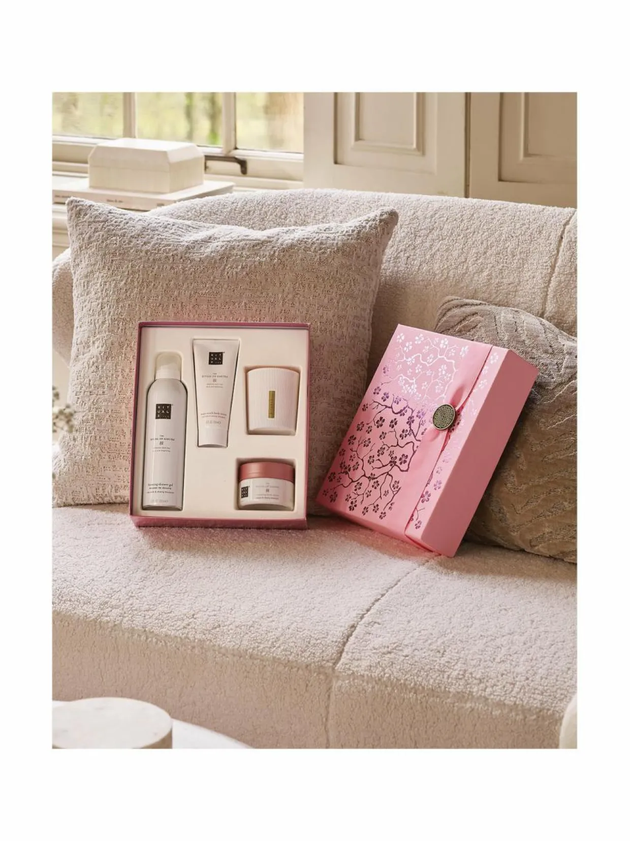 The Ritual of Sakura Medium Gift Set -ihonhoitopakkaus
