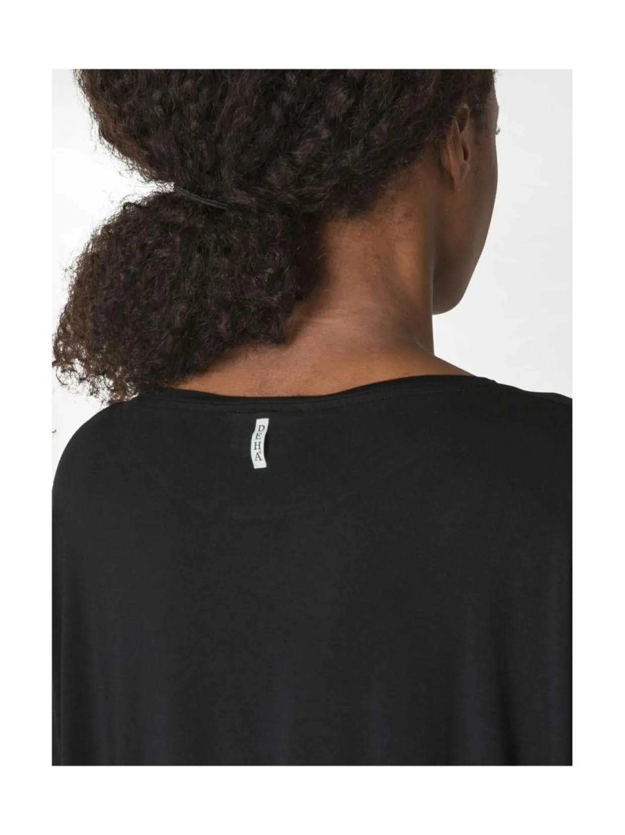 Väljä viskoosipaita, musta